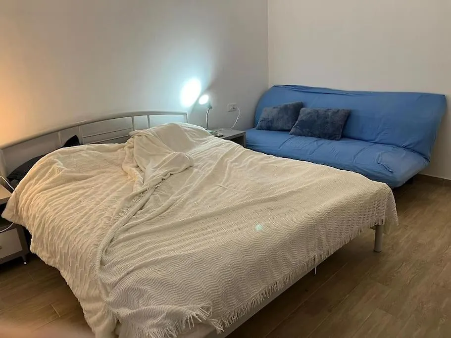 בית נופש Holliday Home 200M From The Beach At White Rocks, דרמי