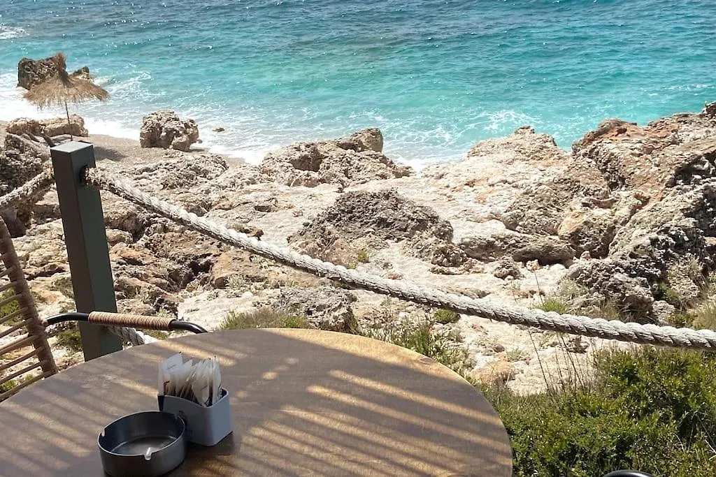 בית נופש Holliday Home 200M From The Beach At White Rocks, דרמי אלבניה